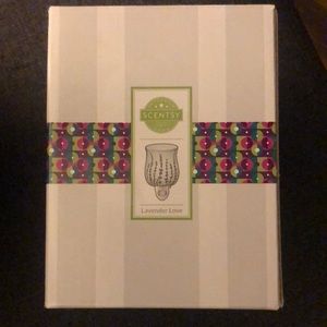 Scentsy Lavender Love Wax Warmer
